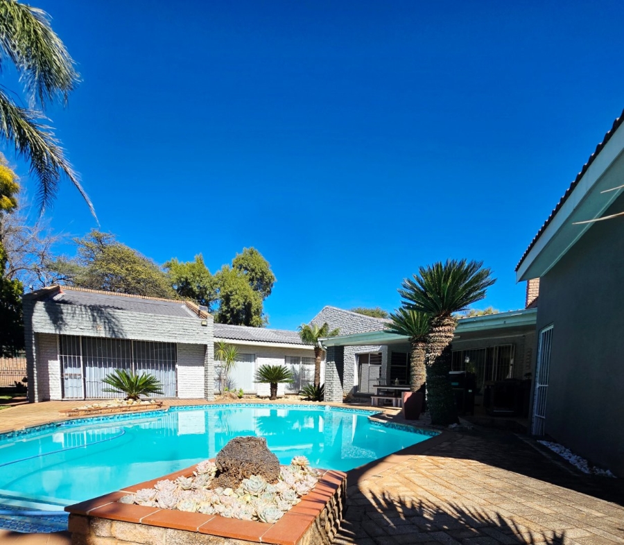 4 Bedroom Property for Sale in Wilkoppies North West